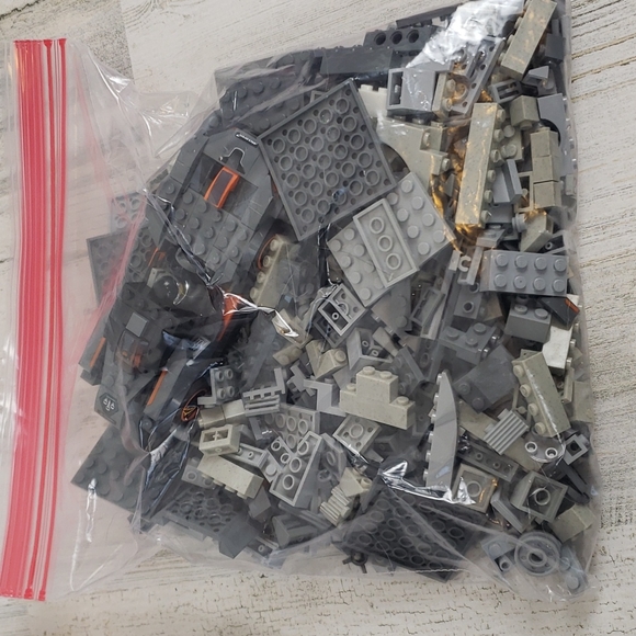 Lego mixed size shades of gray bricks bag 1 pound 5 ounces - Picture 2 of 3